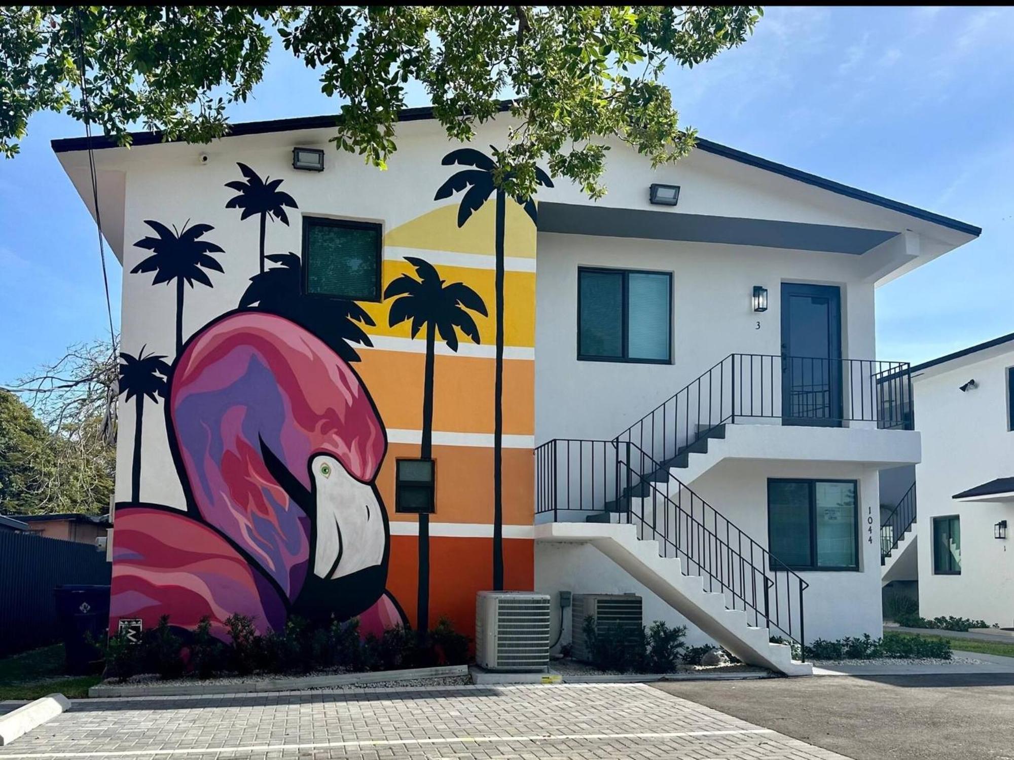 Urban Elegance: Trendy Modern In Wynwood Apartment *